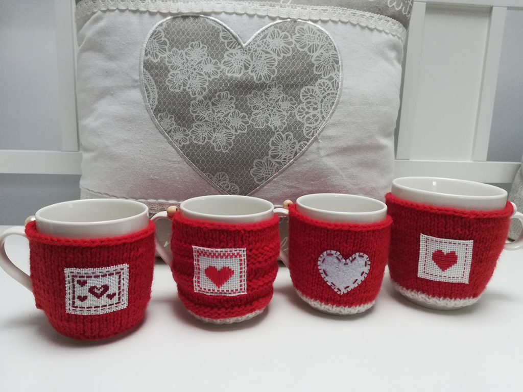 valentines-knit-mug-cozy-2